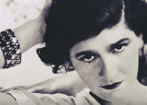 Coco Chanel: biografie van een symbool van 